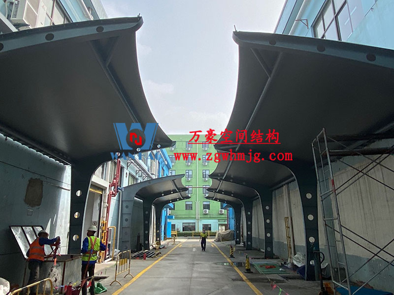 膜結(jié)構(gòu)車棚定做哪里好？膜結(jié)構(gòu)生產(chǎn)廠家哪家好？