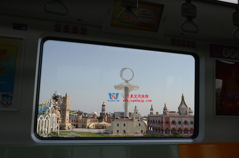 身姿輕盈，造型優(yōu)美的膜結(jié)構(gòu)建筑