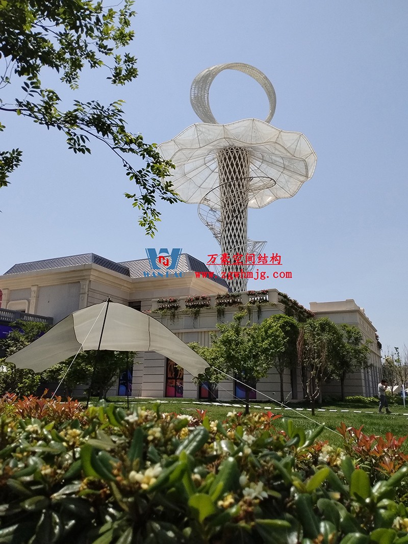 身姿輕盈，造型優(yōu)美的膜結(jié)構(gòu)建筑