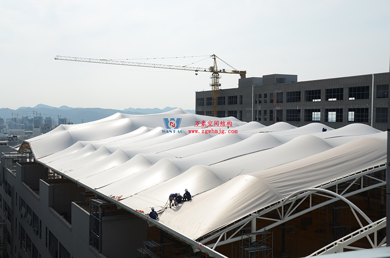 浙江真愛毯業(yè)科技有限公司廠房三屋面膜結(jié)構(gòu)工程完工大吉！