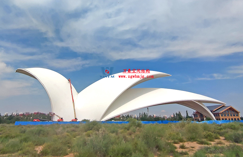 陜西定邊馬蓮灘沙漠公園鋼膜結(jié)構(gòu)工程“奮力快跑”，工程“進(jìn)度條”刷新了!