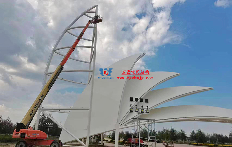 陜西定邊馬蓮灘沙漠公園鋼膜結(jié)構(gòu)工程“奮力快跑”，工程“進(jìn)度條”刷新了!