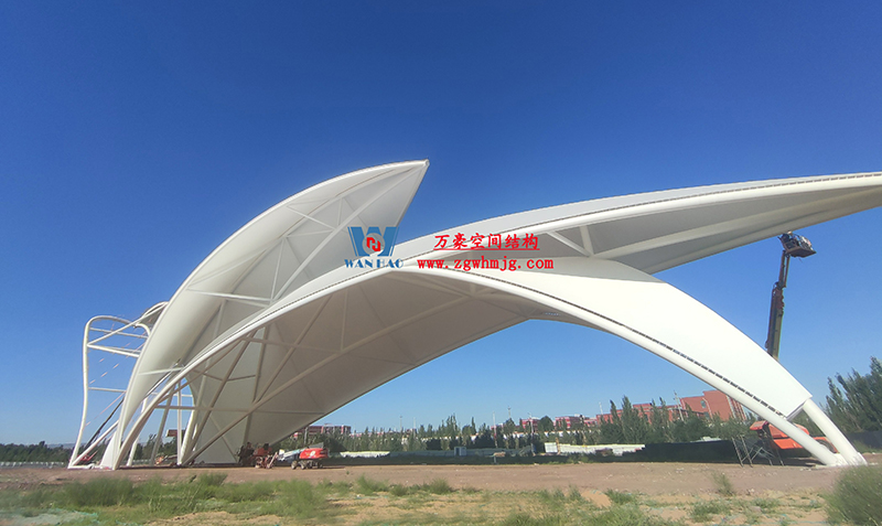 陜西定邊馬蓮灘沙漠公園鋼膜結(jié)構(gòu)工程“奮力快跑”，工程“進(jìn)度條”刷新了!