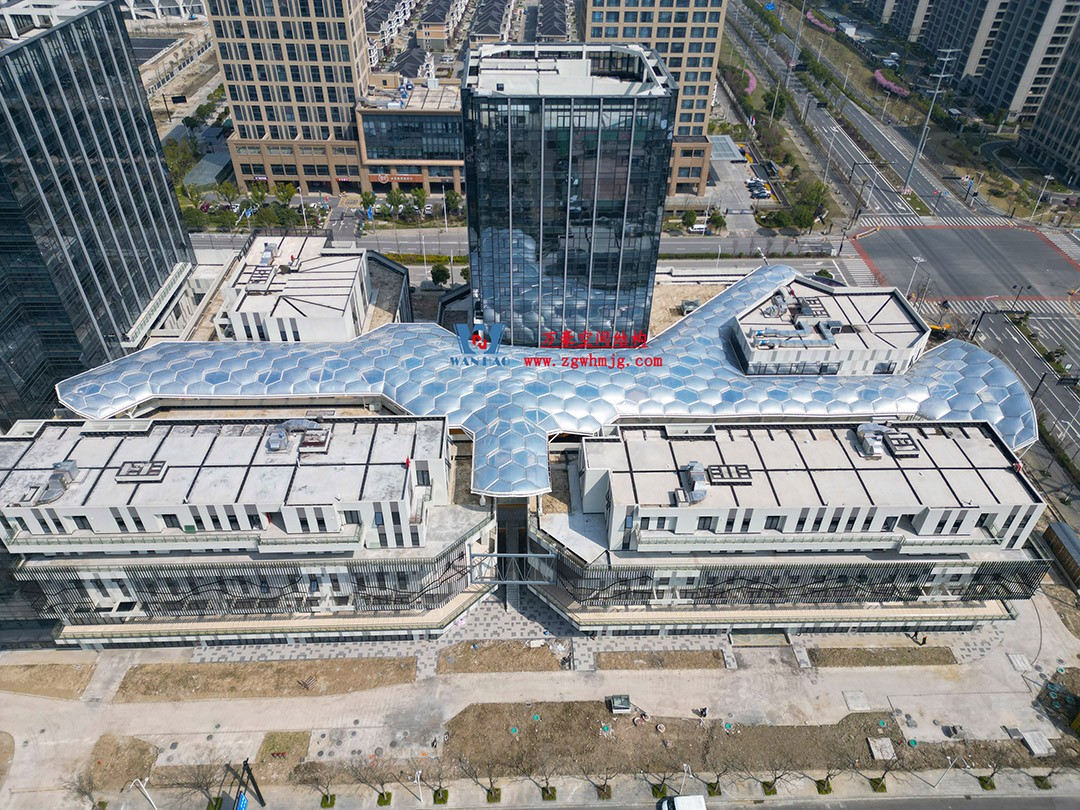 已完工，這個(gè)ETFE氣枕商業(yè)天幕閃亮登場(chǎng)！