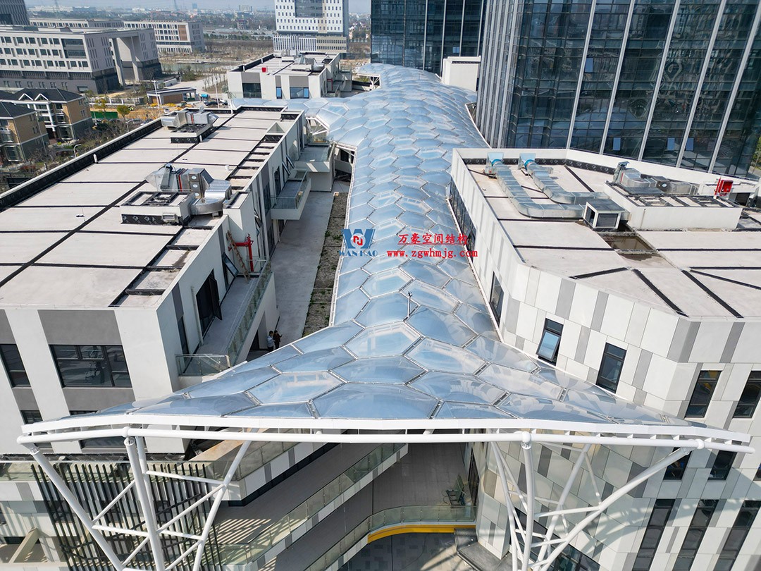 已完工，這個(gè)ETFE氣枕商業(yè)天幕閃亮登場(chǎng)！