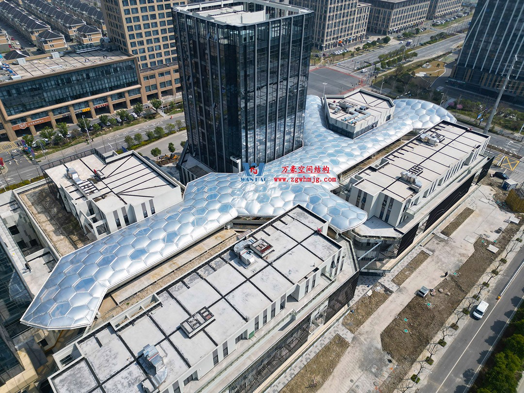 已完工，這個(gè)ETFE氣枕商業(yè)天幕閃亮登場(chǎng)！