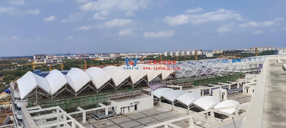 施工加速，這個(gè)PTFE膜結(jié)構(gòu)天幕即將完工！