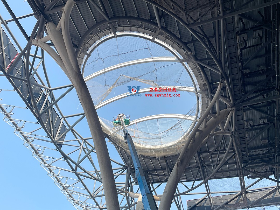 提檔提速，ETFE氣枕膜結(jié)構(gòu)天窗正在火熱施工安裝中