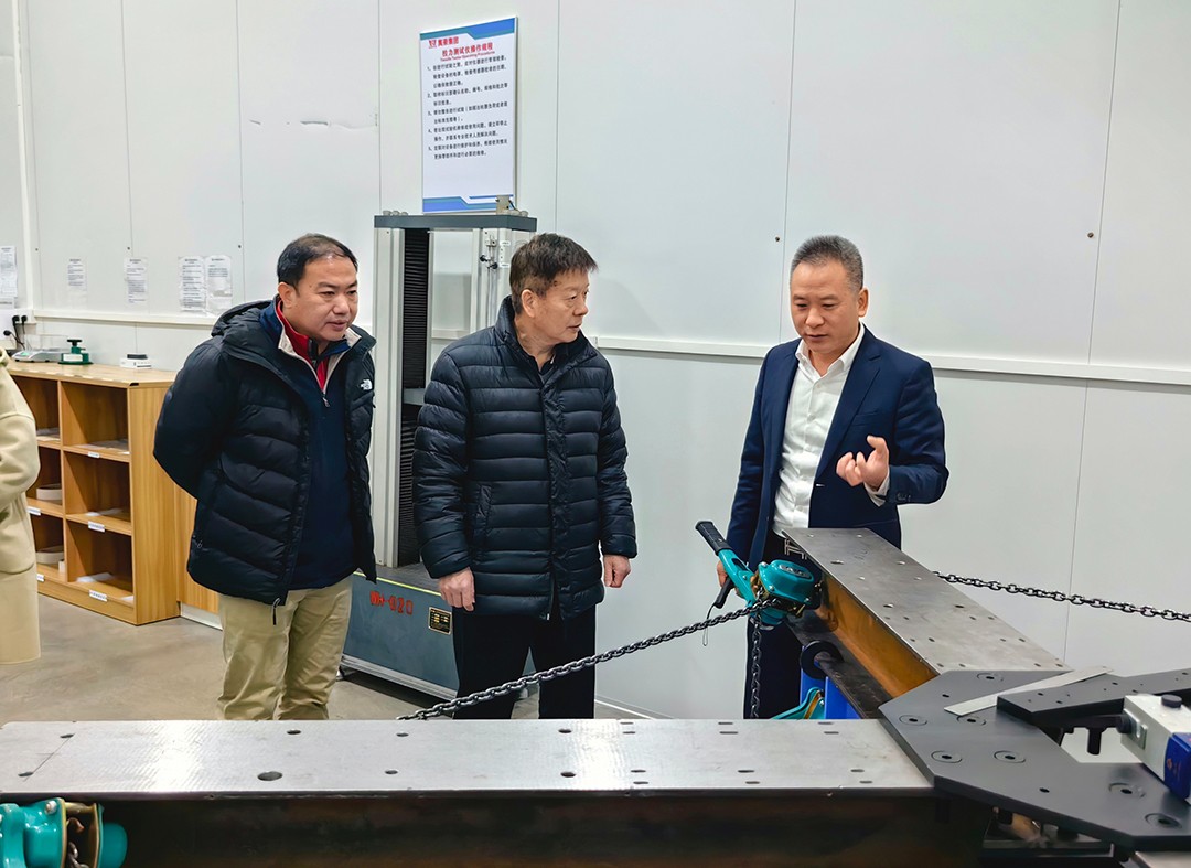 中國鋼結(jié)構(gòu)協(xié)會(huì)空間結(jié)構(gòu)分會(huì)領(lǐng)導(dǎo)專家一行蒞臨萬豪考察指導(dǎo)工作