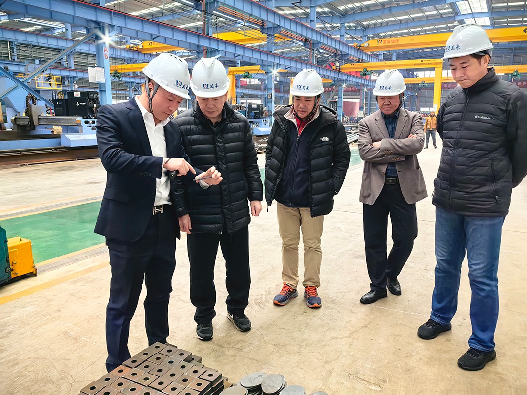 中國鋼結(jié)構(gòu)協(xié)會(huì)空間結(jié)構(gòu)分會(huì)領(lǐng)導(dǎo)專家一行蒞臨萬豪考察指導(dǎo)工作