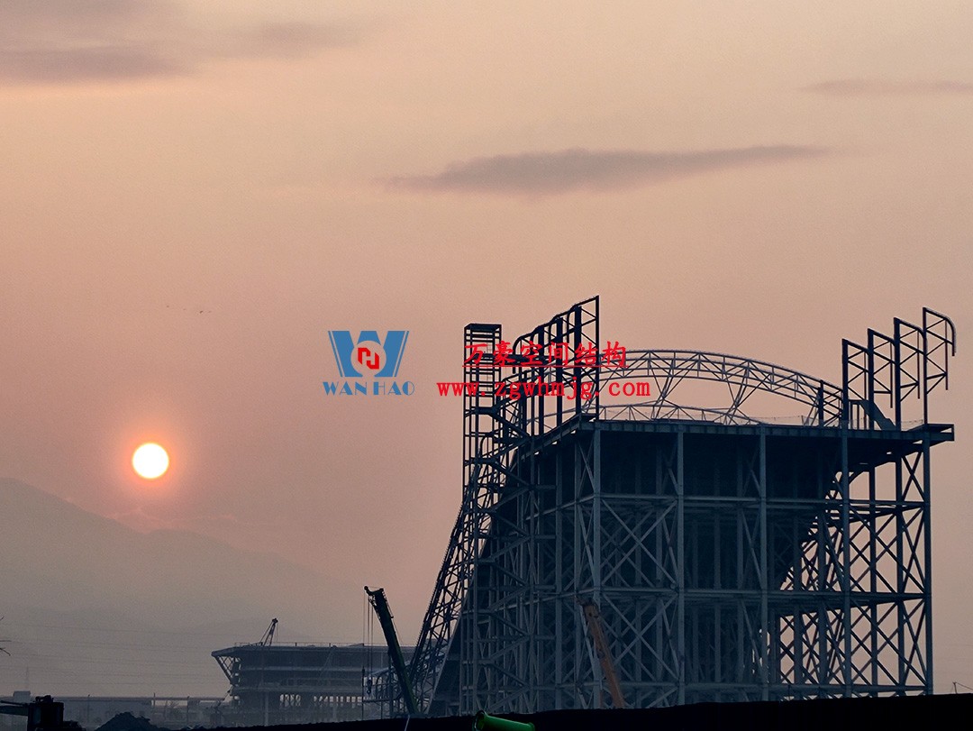 馭風(fēng)逐沙，織就賽道美學(xué)——比亞迪紹興嵊州賽車場干拔沙坡觀景平臺鋼膜結(jié)構(gòu)