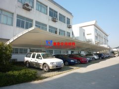 膜結(jié)構(gòu)車棚排水怎么設(shè)計合理？膜結(jié)構(gòu)車棚排水有哪幾種形式？