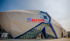 張拉膜結(jié)構(gòu)與骨架式膜結(jié)構(gòu)有何區(qū)別？各有什么特點？